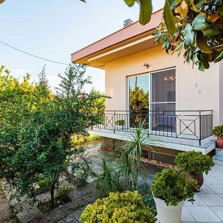 Stylish Seaside - Fully Equipped, Big Terrace Holiday home *