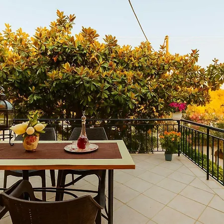 بيت للعطل Stylish Seaside - Fully Equipped, Big Terrace كالاماتا